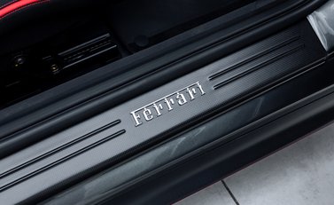 Ferrari 812 Competizione 36