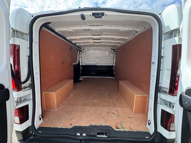 Renault Trafic LWB L2H1 [SOLD KH] Low roof Advance LL30 Aircon Sensors EURO 6 9