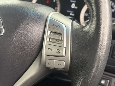 Nissan Navara 2.3 Navara Tekna dCi Auto 4WD 5dr 25