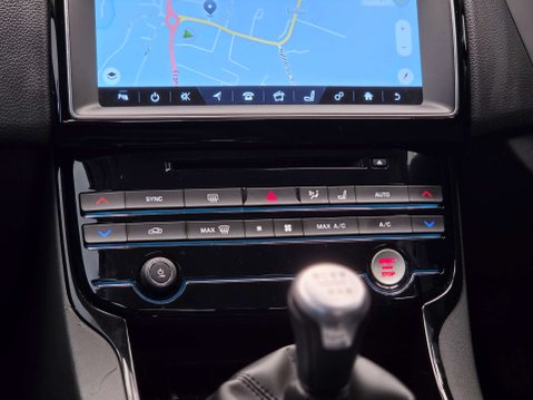 Jaguar XE 2.0 XE SE D 4dr 8