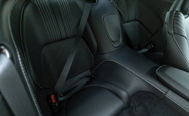 Aston Martin DB11 V8 Shadow Edition 12