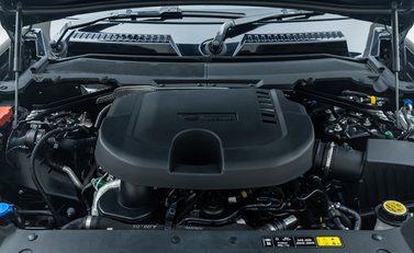 Land Rover Defender 110 D250 X-DYNAMIC HSE 36