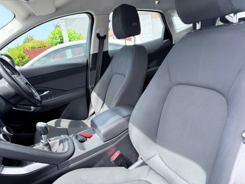 Jaguar E-Pace 2.0 CORE 11