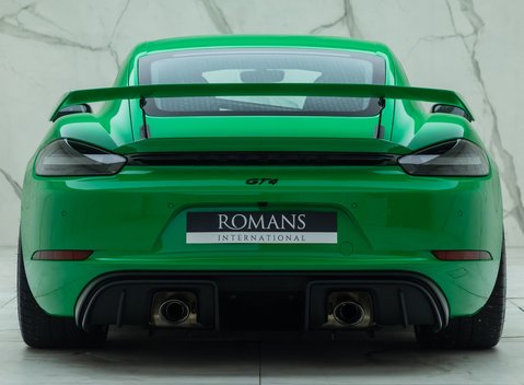 Porsche Cayman GT4 (718) 8