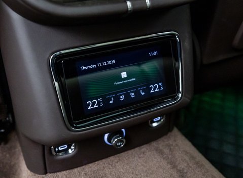 Bentley Bentayga V8 First Edition LHD 22