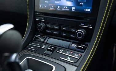 Porsche Cayman GT4 (718) 24