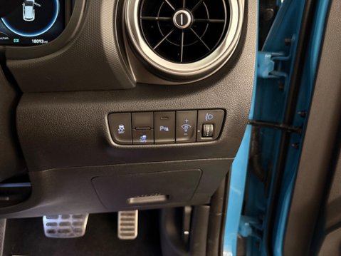 Hyundai KONA 39kWh Premium Auto 5dr (10.5kW Charger) 27