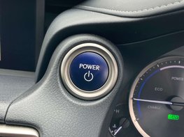 Lexus Is 2.5 IS 300h Advance CVT 4dr 52