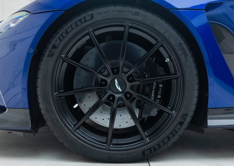 Aston Martin V12 Vantage ROADSTER