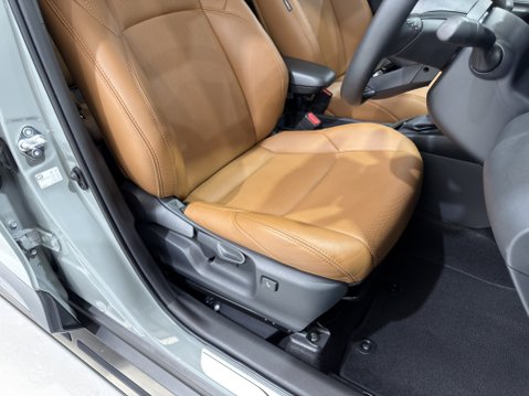 Toyota Yaris Cross PREMIERE EDITION 34