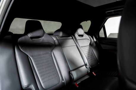Land Rover Range Rover SV EDITION ONE. FULL SATIN PPF. CARBON CERAMIC BRAKES. SLIDING PANO ROOF. 31