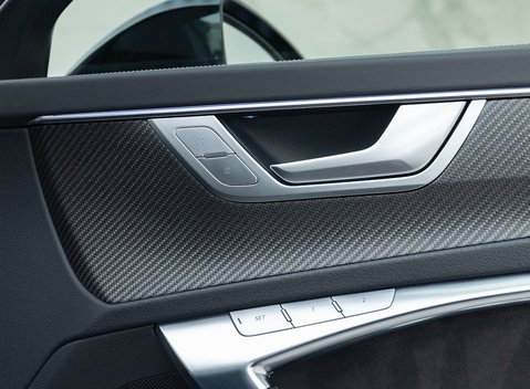 Audi RS6 Avant Carbon Black 24