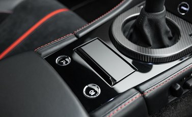 Aston Martin V12 Vantage S 28