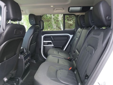 Land Rover Defender 2.0 SD4 SE Auto 4WD Euro 6 (s/s) 5dr 10