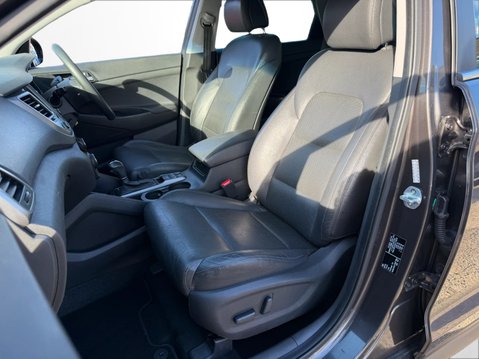 Hyundai TUCSON 2.0 CRDi Premium 5dr AWD Auto 20