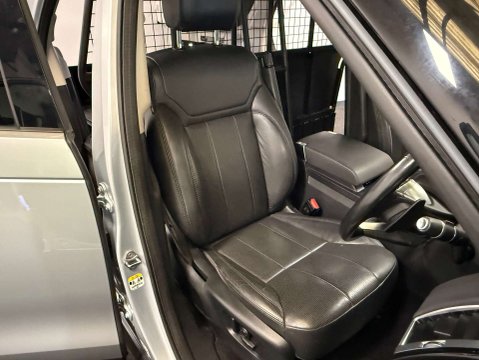 Land Rover Discovery 3.0 Discovery SE SD6 Auto 4WD 9