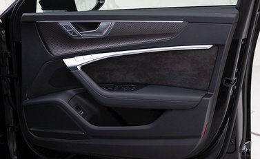 Audi RS6 Avant Carbon Black 21