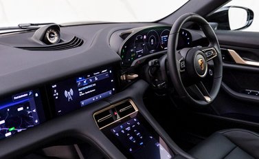 Porsche Taycan 4S Cross Turismo 16