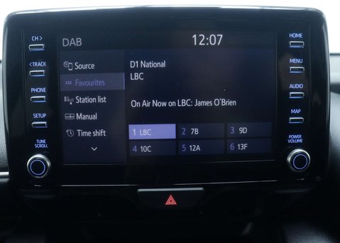 Toyota Yaris 1.5 Yaris Design HEV CVT 5dr 22