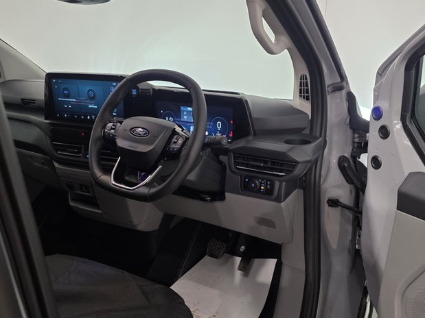Ford Transit Custom 320L1 H1 PHEV LIMITED VAN ECOBLUE HYBRID 130PS **NEW** 27