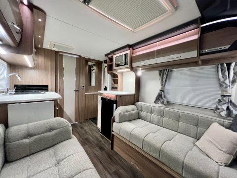 Coachman VIP 460 25