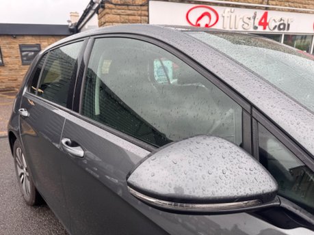 Volkswagen Golf E-GOLF 10
