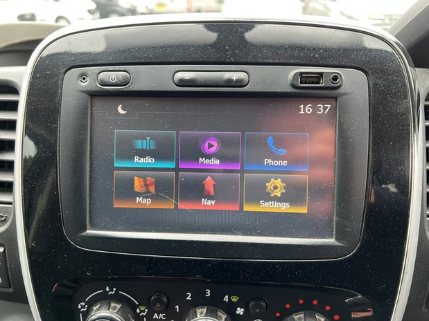 Renault Trafic Crew Cab SWB L1H1 Sport SL27 Air Con Alloys Nav Se 34