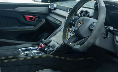 Lamborghini Urus PERFORMANTE 10