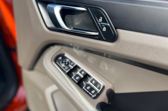 Porsche Macan PDK 33
