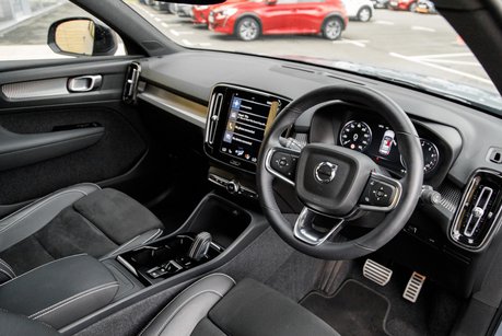 Volvo XC40 B4 R-DESIGN MHEV
