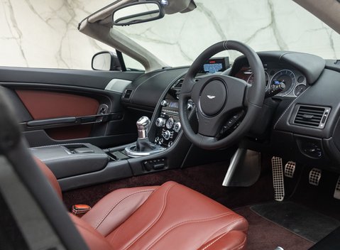 Aston Martin V12 Vantage ROADSTER 16