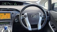 Toyota Prius 1.8 VVT-h T Spirit Hatchback 5dr Petrol Hybrid CVT Euro 5 (s/s) (136 ps) 32