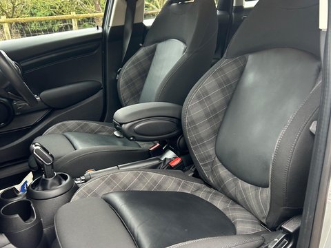 Mini Hatch 1.5 Cooper Classic Steptronic Euro 6 (s/s) 5dr 37