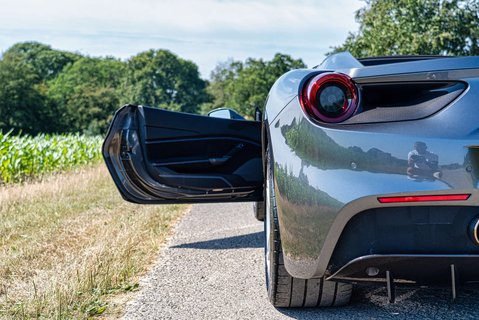 Ferrari 488 Spider 8
