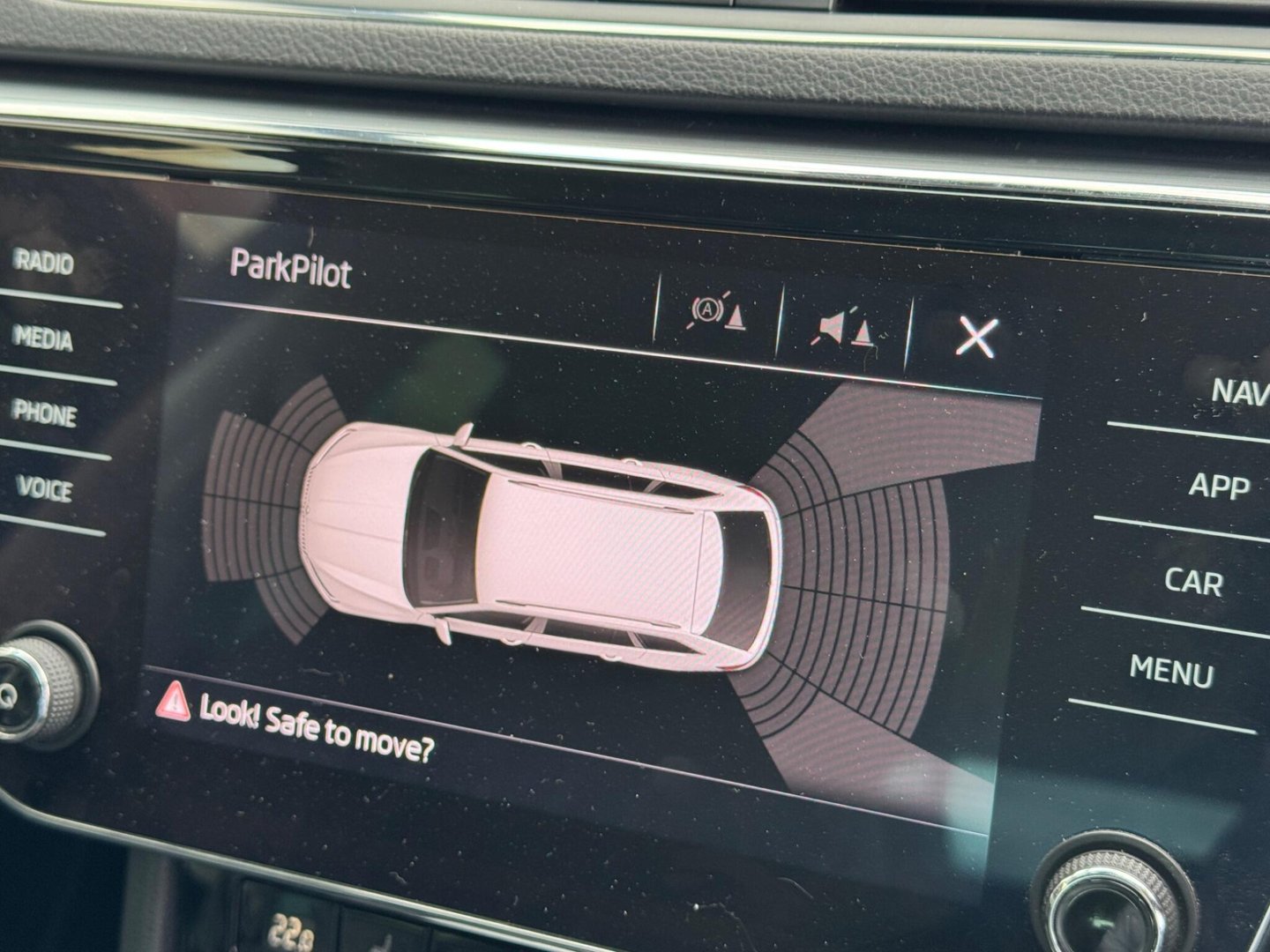 2019 Skoda Superb — image 10