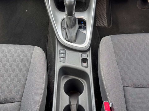 Toyota Yaris 1.5 Yaris Design HEV CVT 5dr 31