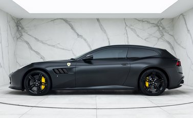 Ferrari GTC4 Lusso V12 2