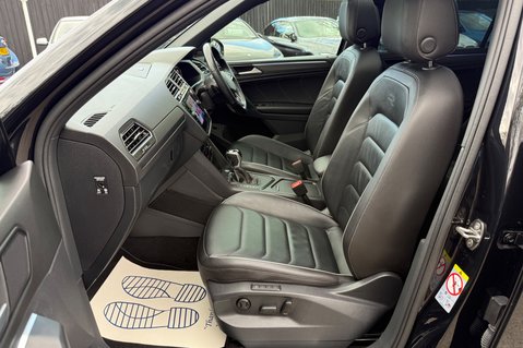 Volkswagen Tiguan R-LINE TDI DSG - RARE LEATHER INTERIOR - APPLE CAR PLAY -CAMERA 3