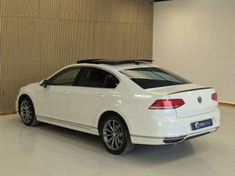 Volkswagen Passat 2.0 Passat R-Line TDI BlueMotion Technology Semi-Auto 4dr 21