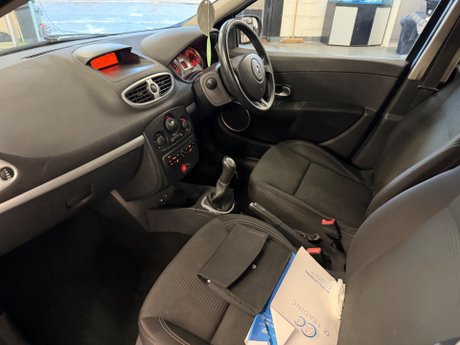 Renault Clio 1.5 dCi Dynamique Sport Tourer Euro 4 5dr 21