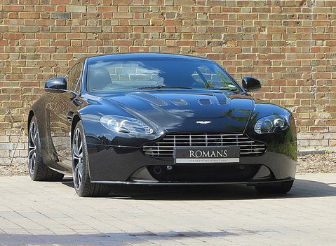 Aston Martin V12 Vantage Carbon Black Edition 1