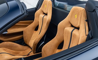 Ferrari F8 SPIDER 21