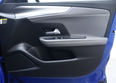 Vauxhall Mokka 50kWh Elite Nav Premium SUV 5dr Electric Auto (136 ps) 43