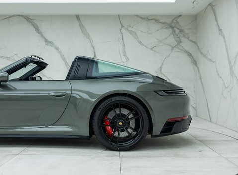 Porsche 911 Targa 4 GTS (992) 35
