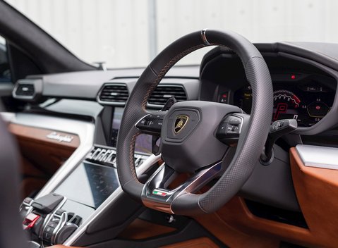 Lamborghini Urus 11