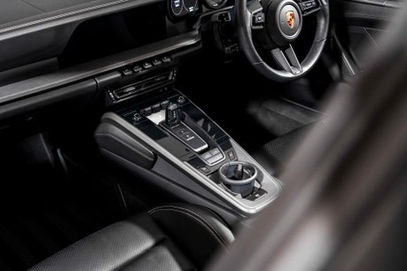 Porsche 911 TARGA 4 PDK. WARRANTY. ADAPTIVE CRUISE CONTROL. HEATED SEATS. HEATED WHEEL. 32