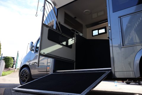 Renault Master 3.5 ton Coach Built Freddie Gover Horsebox with uprated suspension alloys  29