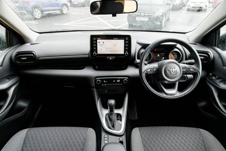 Toyota Yaris DESIGN FHEV