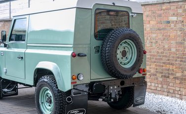 Land Rover Defender 90 Heritage Hard Top 21