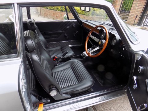 Alfa Romeo GT 1300 Junior 9